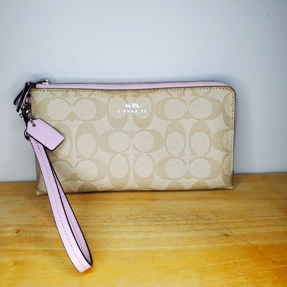 Authentic Coach double Zip Wristlet - Picture 1 of 16